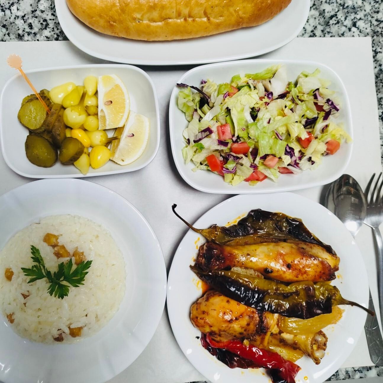 Fırında Tavuk + Pilav + Salata+Turşu+Ekmek
