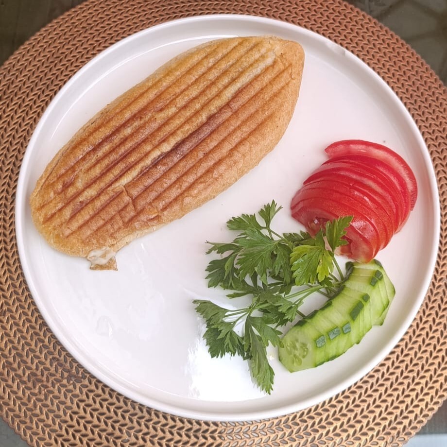 Kavurmalı Kaşarlı Tost + Coca-Cola (33 cl.)
