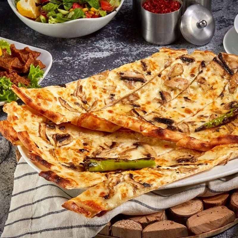 Kaşarlı Mantarlı Pide