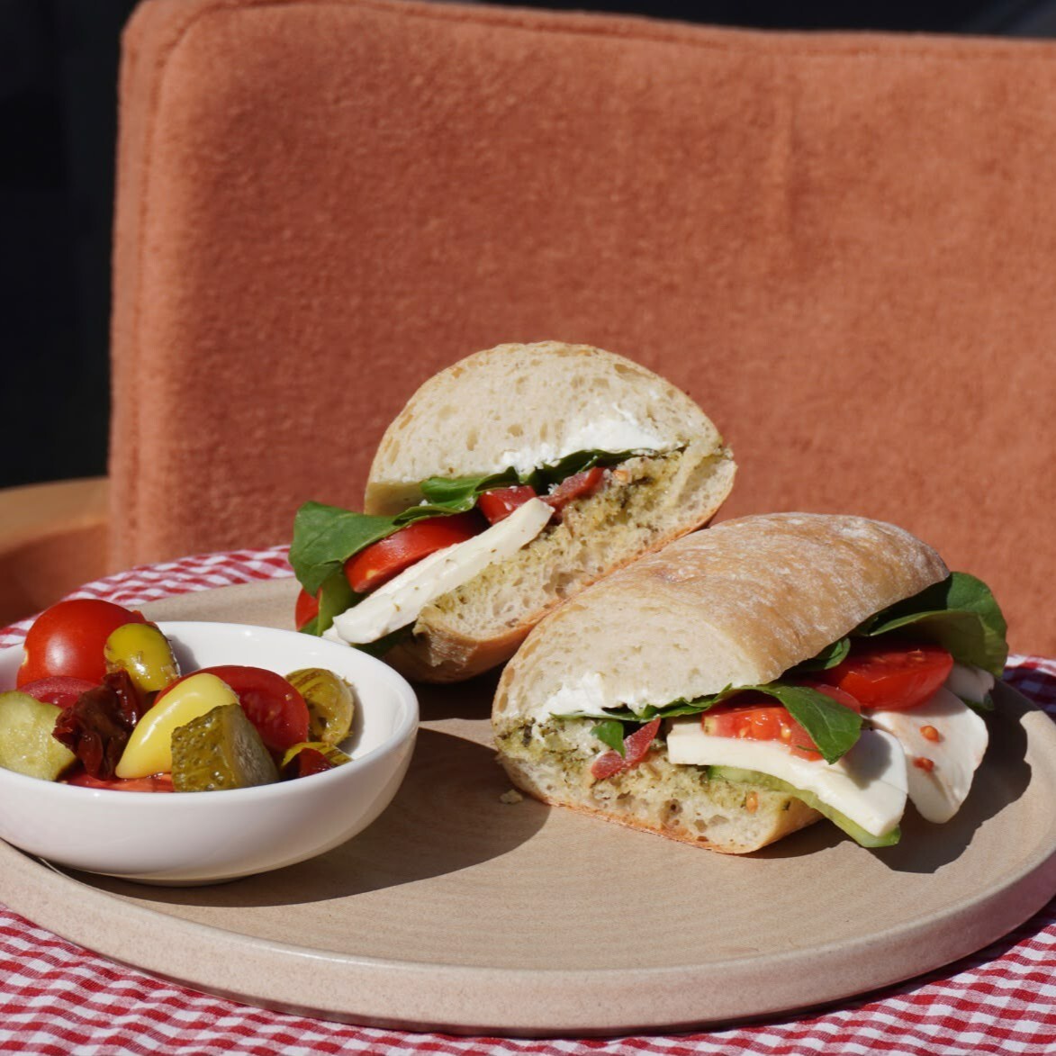 Pesto Mozzarella Sandviç