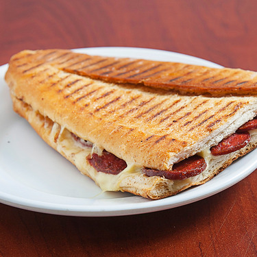 Yarım Ekmek Arası Kaşarlı Tost Menü
