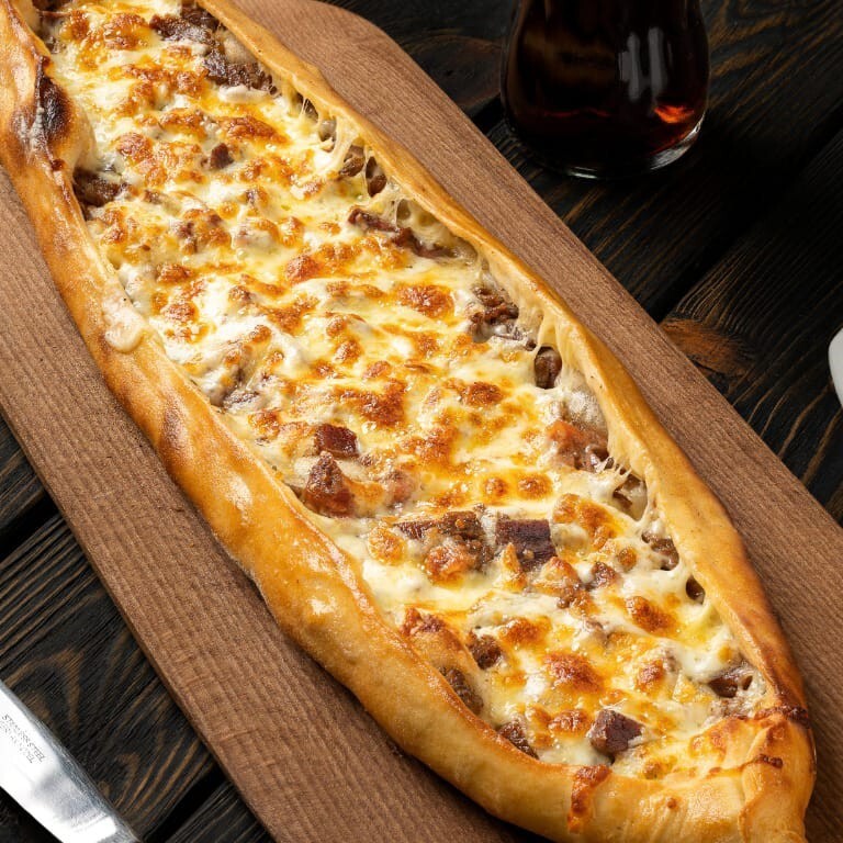 Kavurmalı Kaşarlı Pide