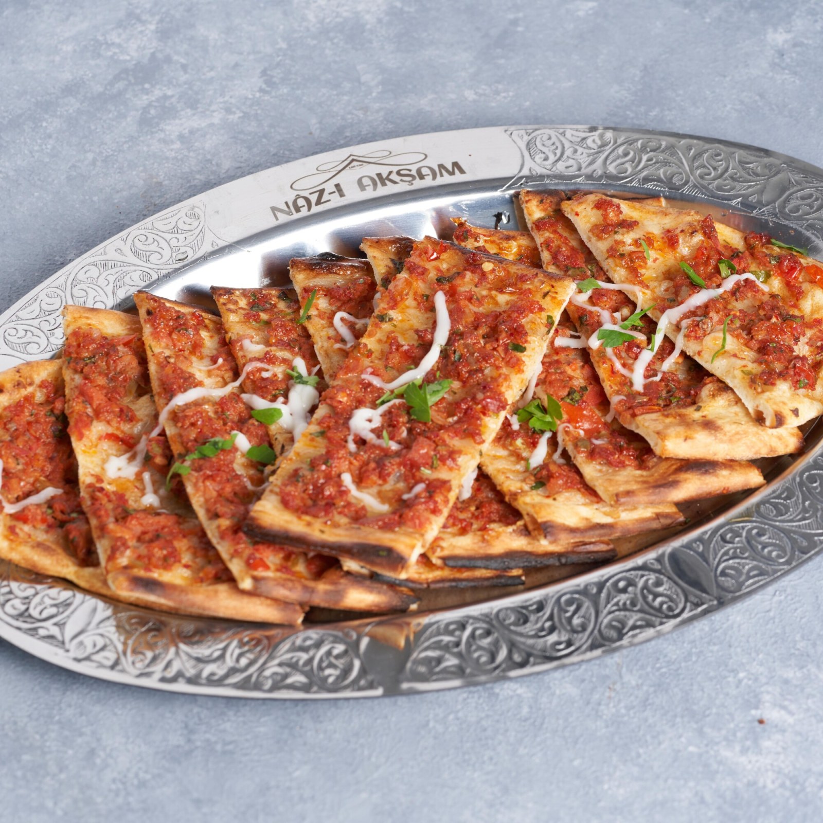 Kıymalı Kaşarlı Pide