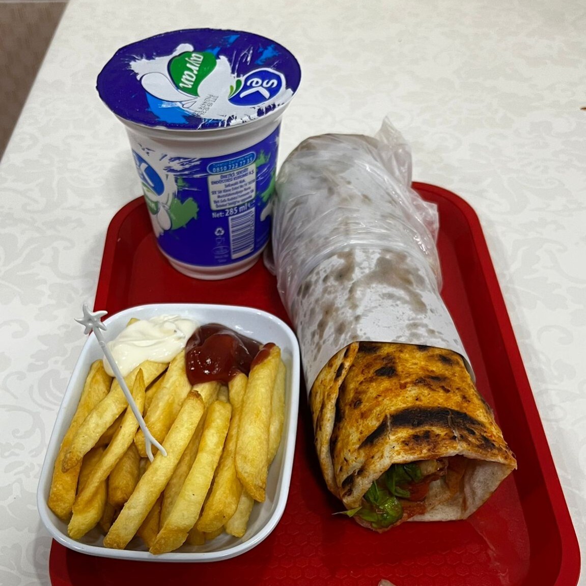 Tavuk Döner Dürüm (200 gr.) +Cips Menü 1