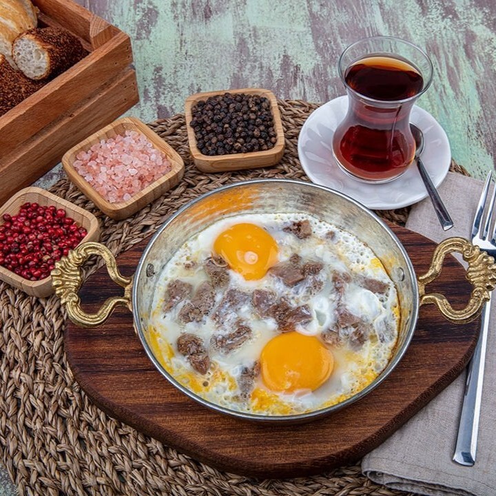 Kavurmalı Yumurta
