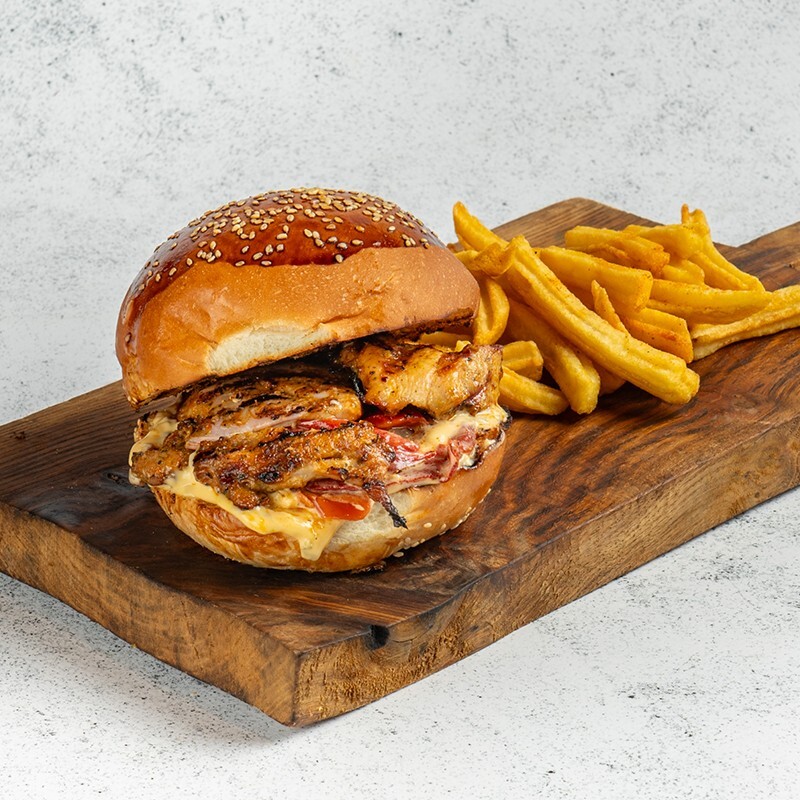 Mangal Tavuk Burger (753,4 KCal)