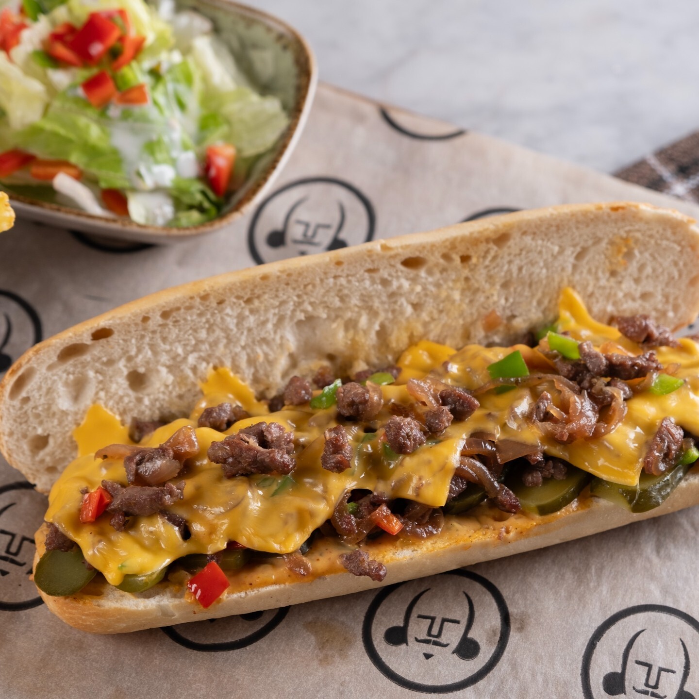 Philadelphia Cheese Steak Sandviç