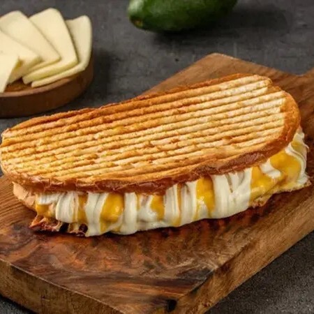 3 Peynirli Tost