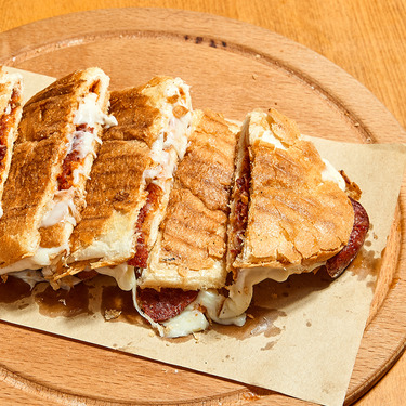 Üç Çeyrek Tost Karışık
