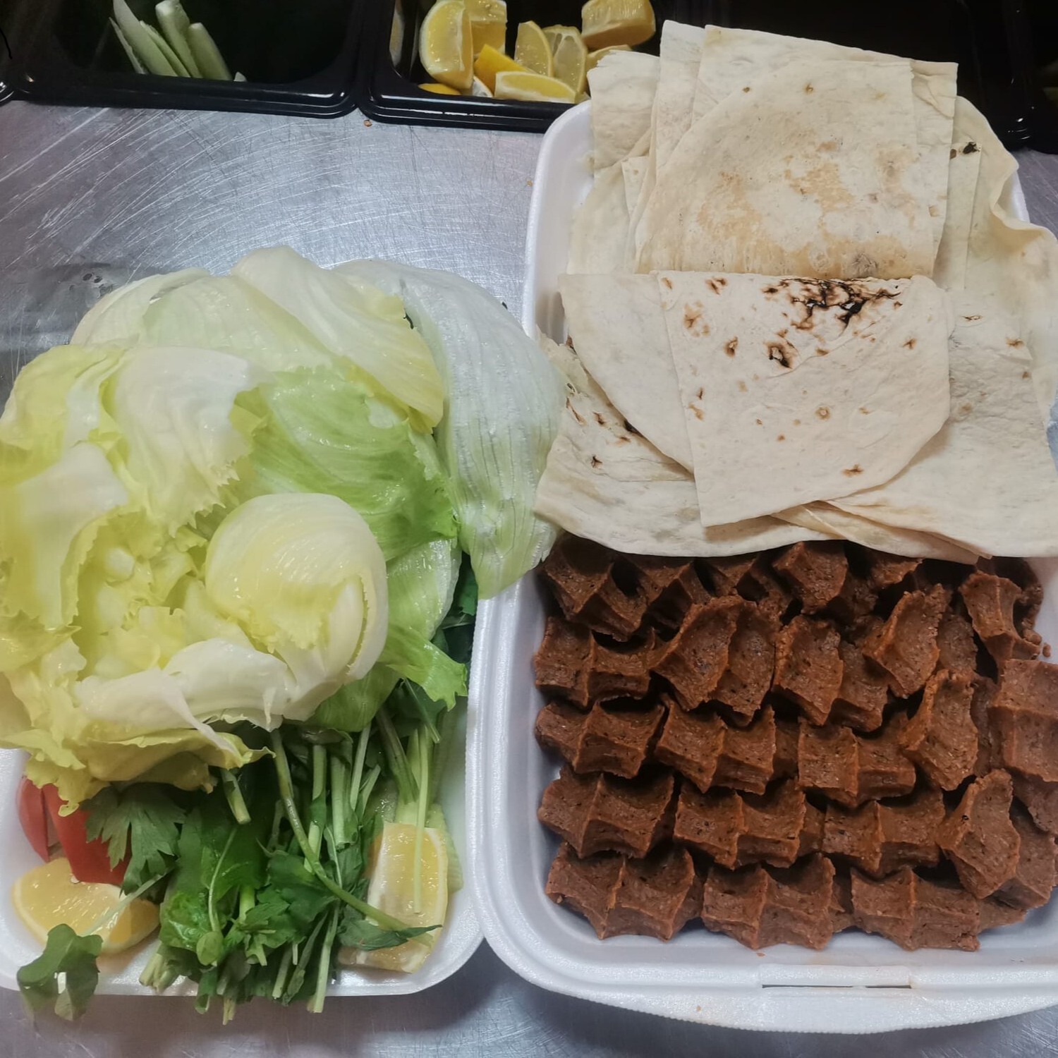 Çiğ Köfte (750 gr)porsiyon EL Yapımı katkısız ve doğal olarak sunum yapılır