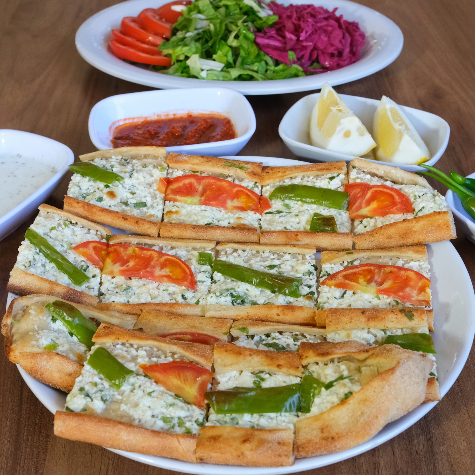 Beyaz Peynirli Sebzeli Pide