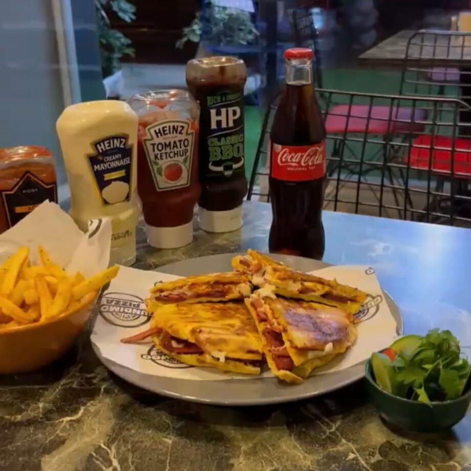 Kavurma Bazlama Tost+ ayran