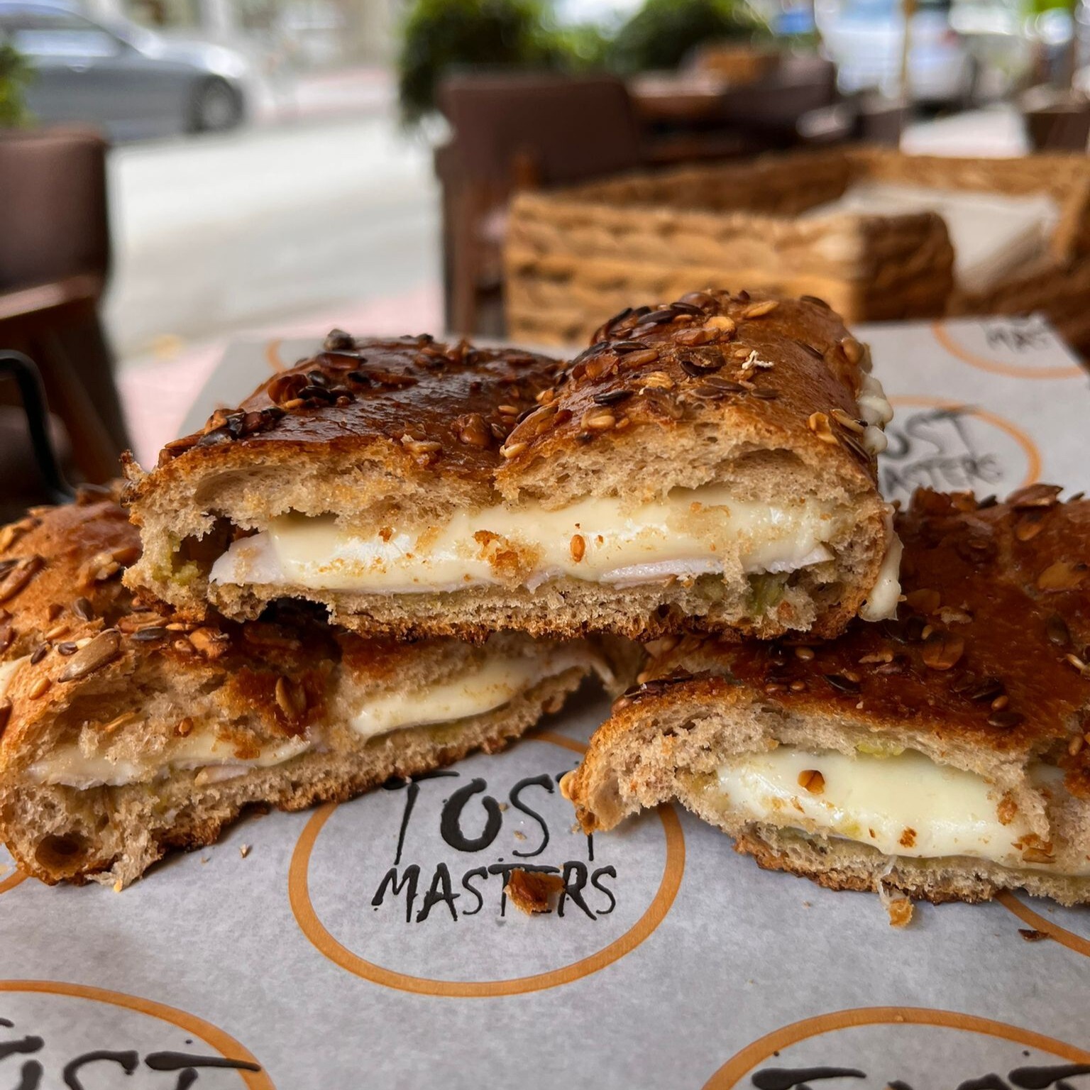 Avokadolu Hindi Fümeli Tost