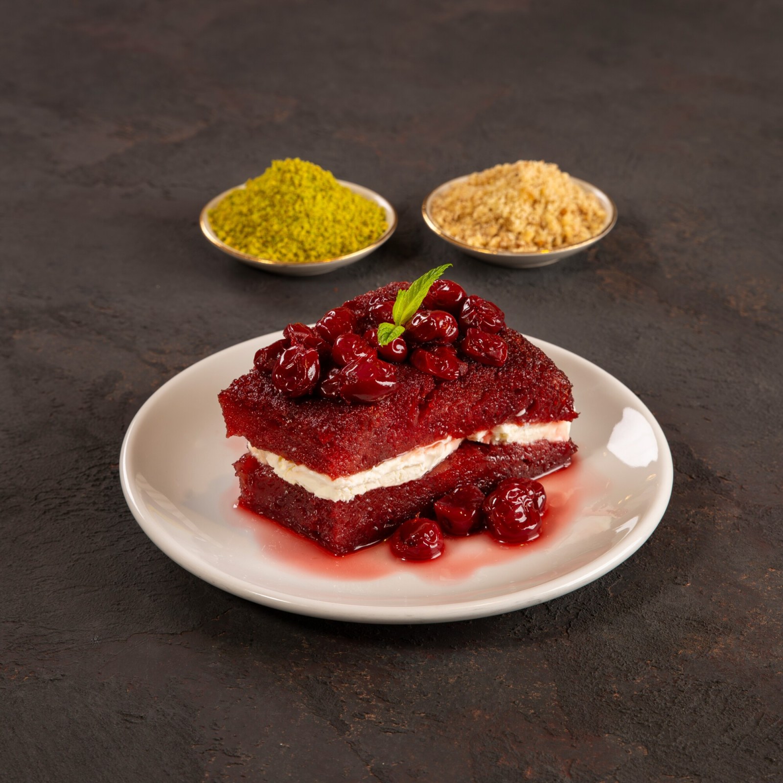 Kaymaklı Vişneli Ekmek Tatlısı