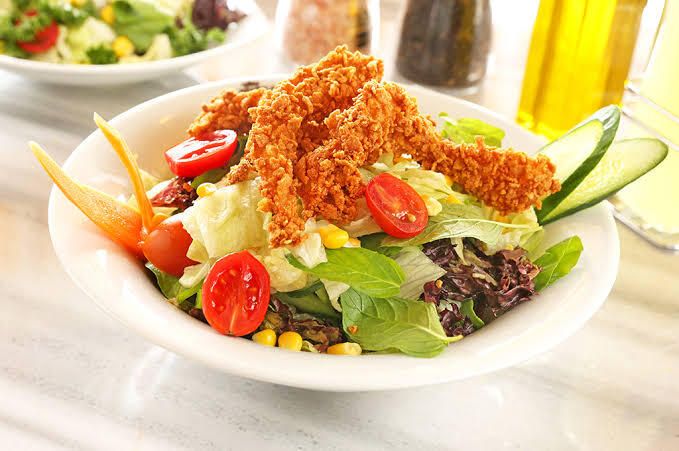 Çıtır Tavuklu Mevsim Salata