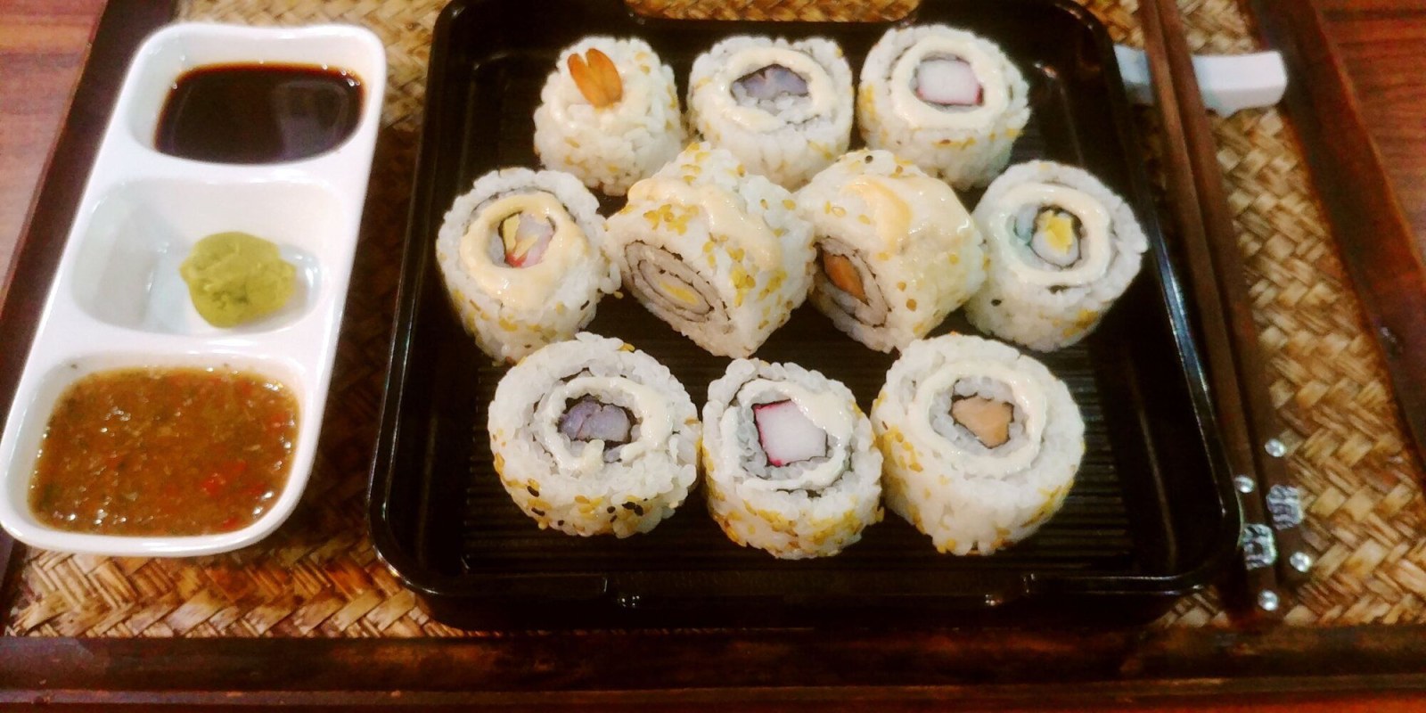 Outside Mix Maki (12 Pcs.)