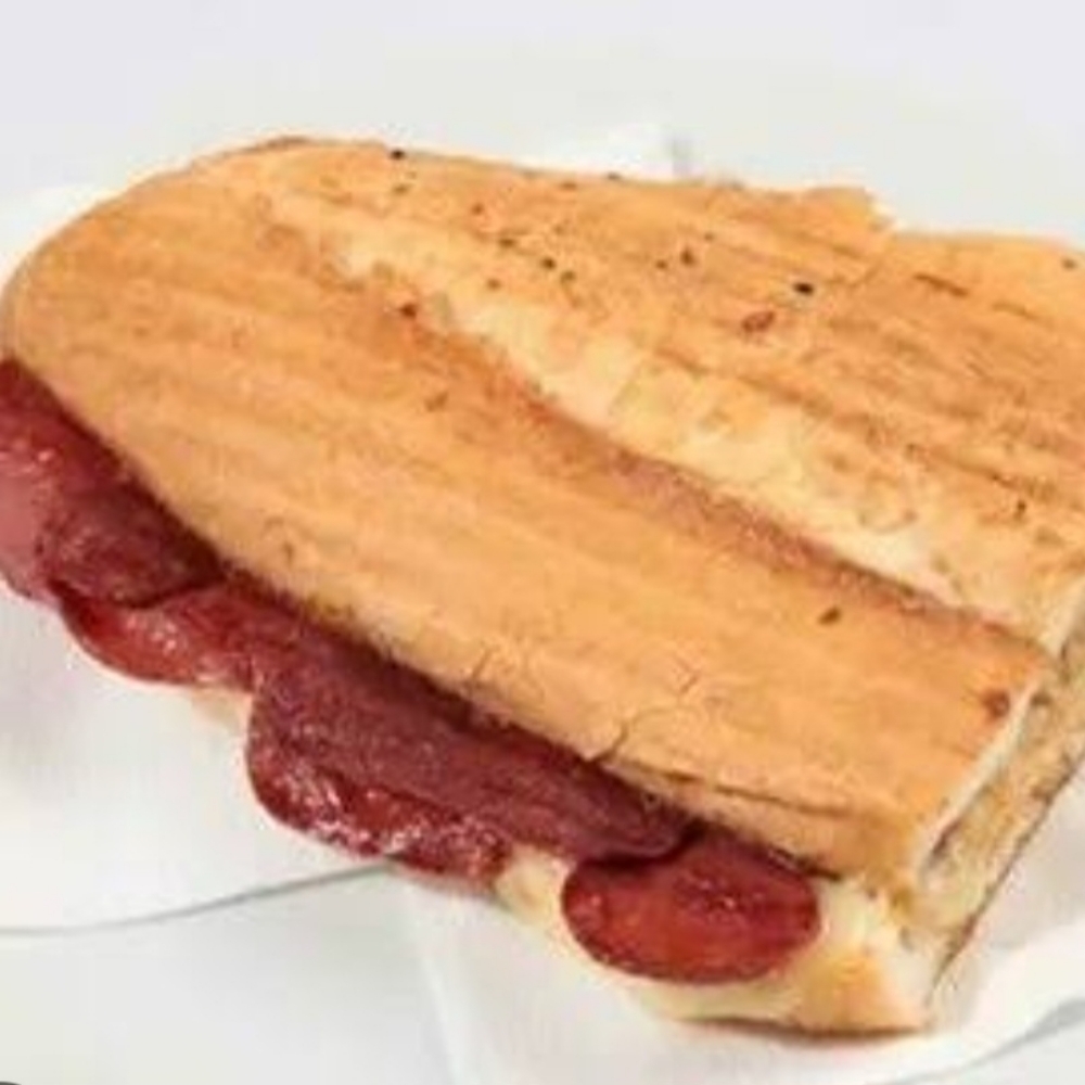 Yarım Ekmek Arası Sucuklu Tost