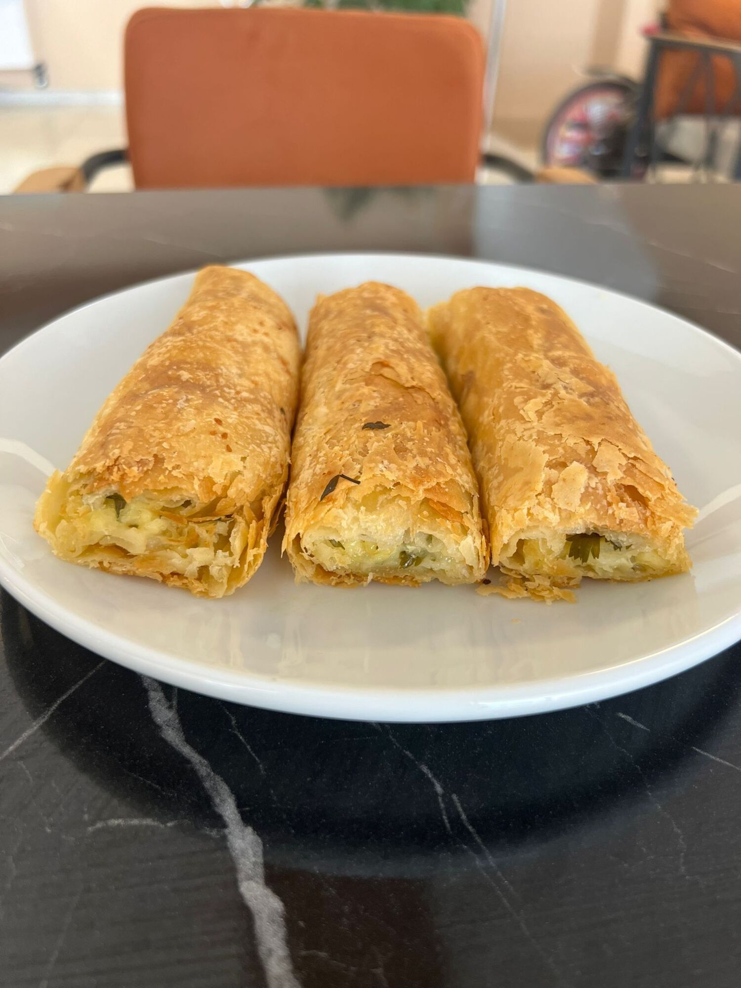 Peynirli Kol Böreği