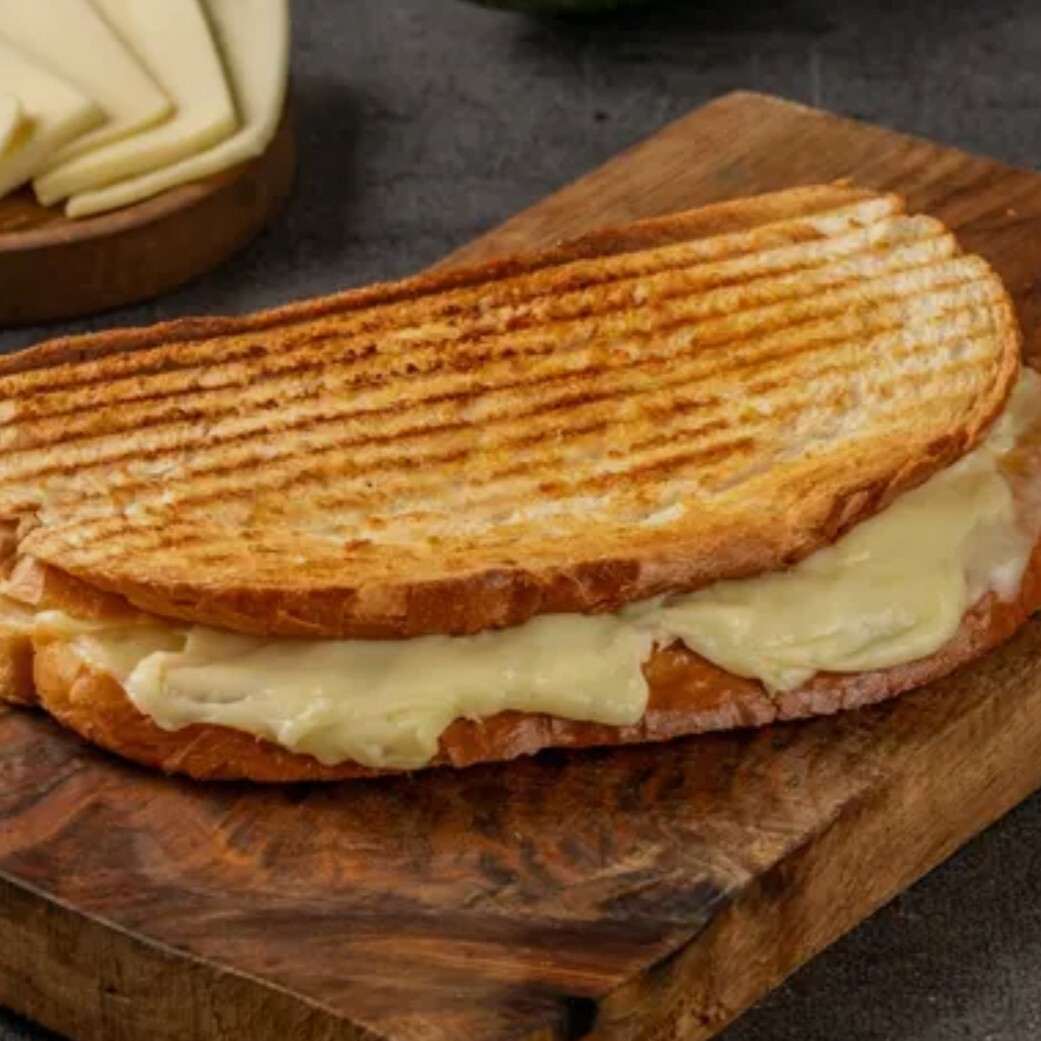Kaşarlı Tost Yarım Ekmek