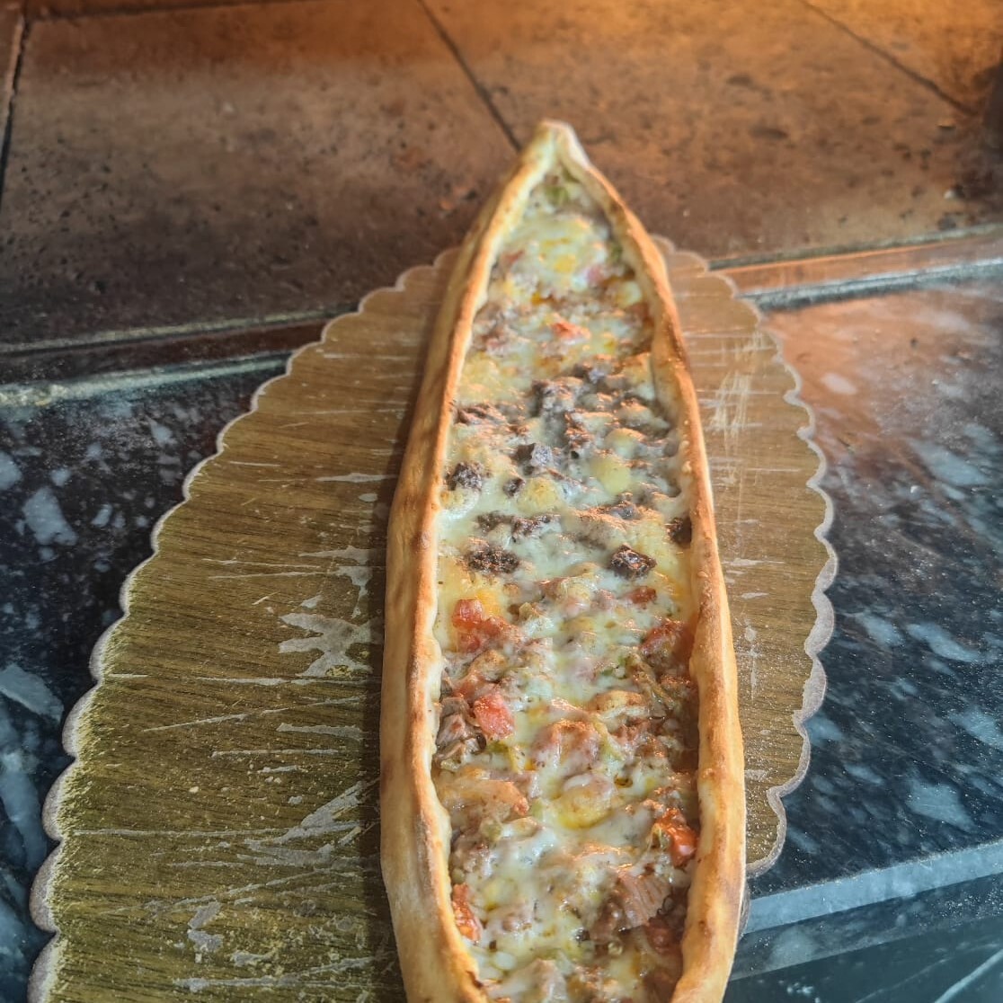 Kıymalı Kaşarlı Pide