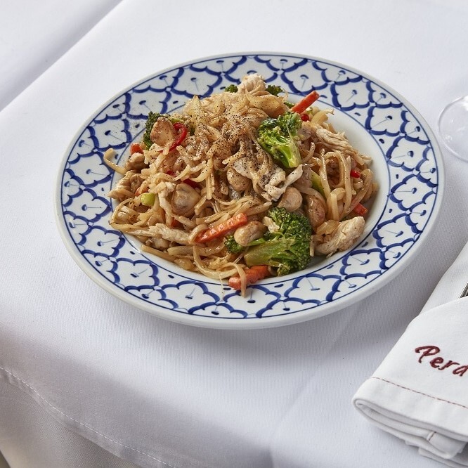 Tavuklu Fesleğenli Acılı Noodle