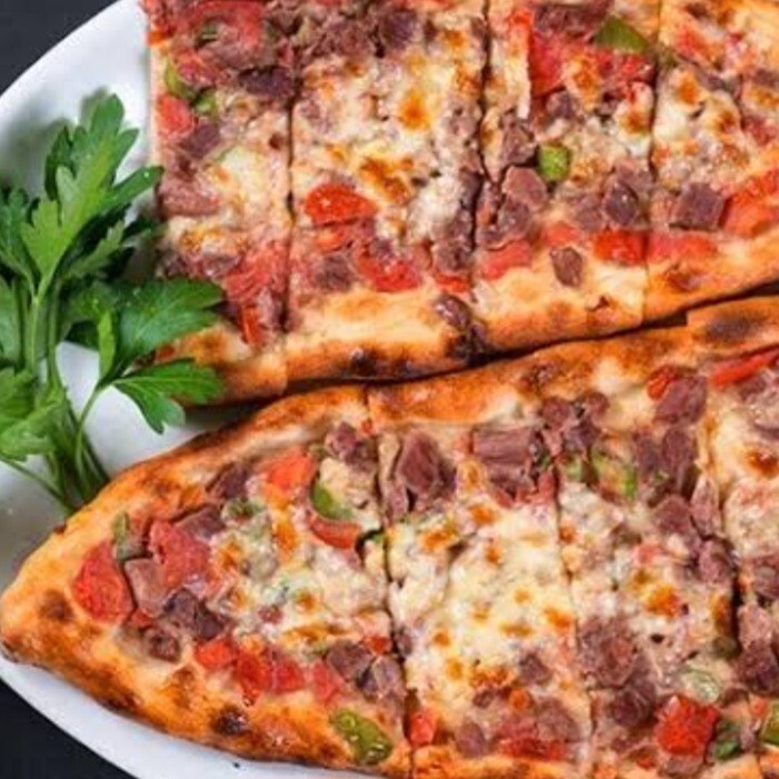 Kuşbaşılı Kaşarlı Pide VIP Special Kuşbaşı Kaşar Pidesi