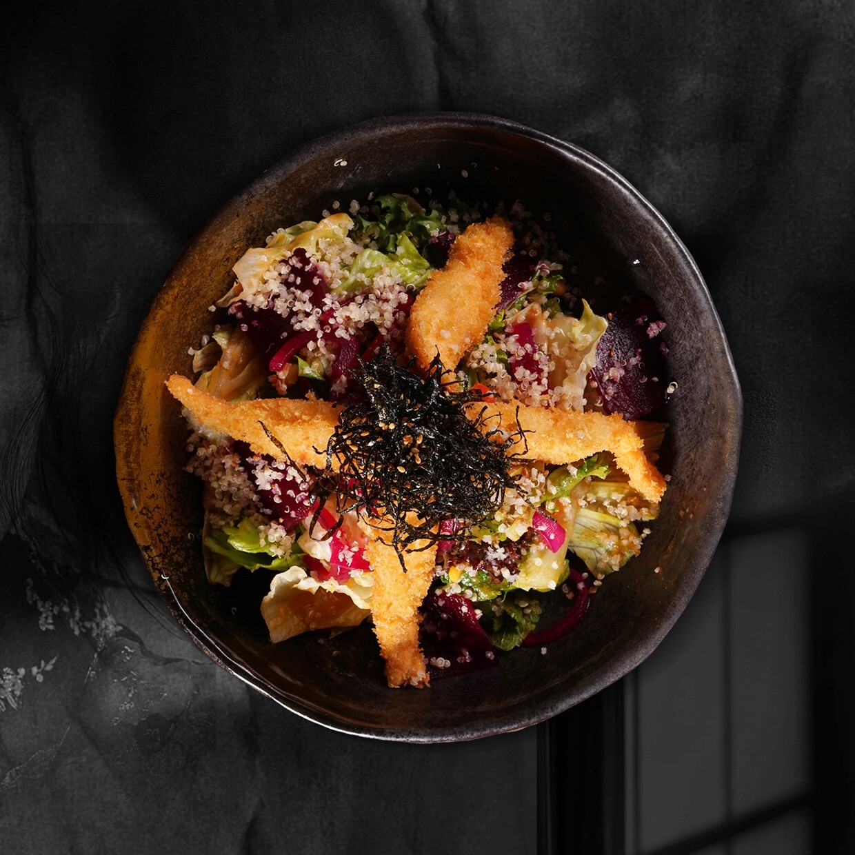Çıtır Somonlu Kinoa Salata