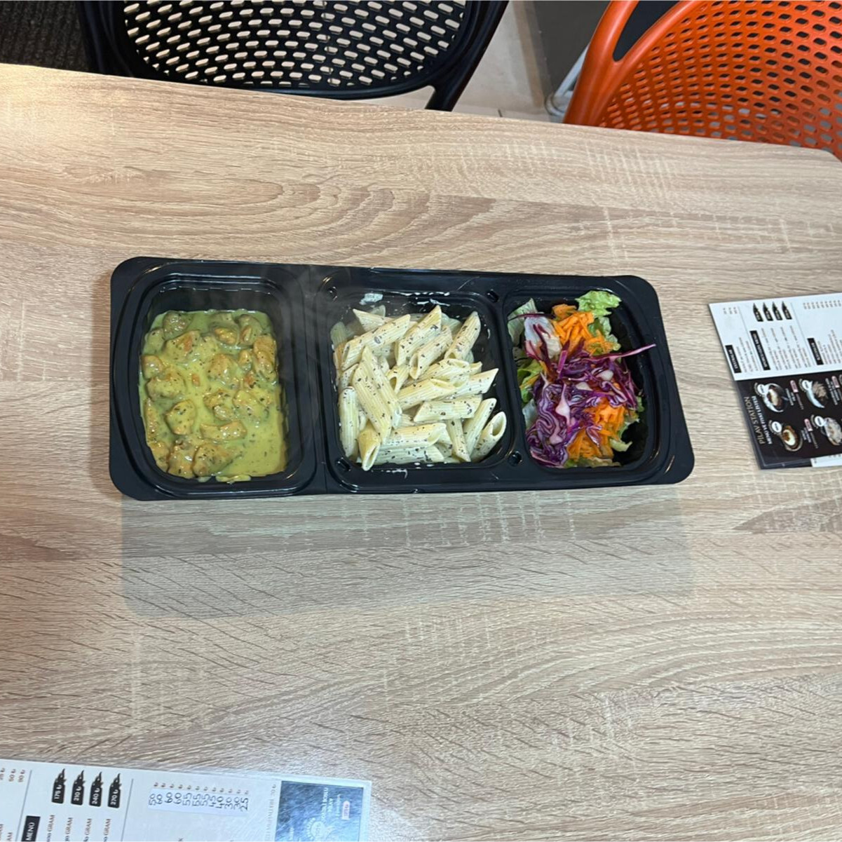 Pestolu Tavuk, Kremalı Fesleğenli Penne, Salata