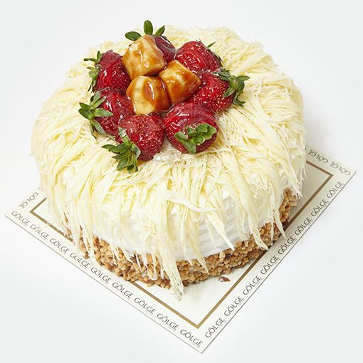 Muzlu Çilekli Pasta (4 Kişilik)