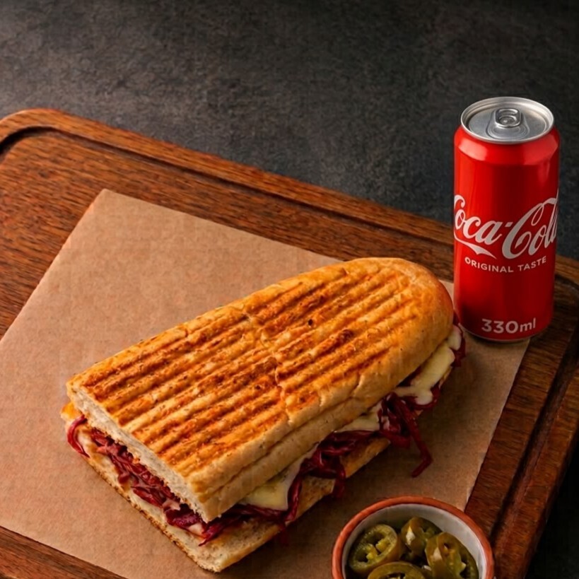3 Çeyrek Sucuklu Tost + Coca-Cola (33 cl.)