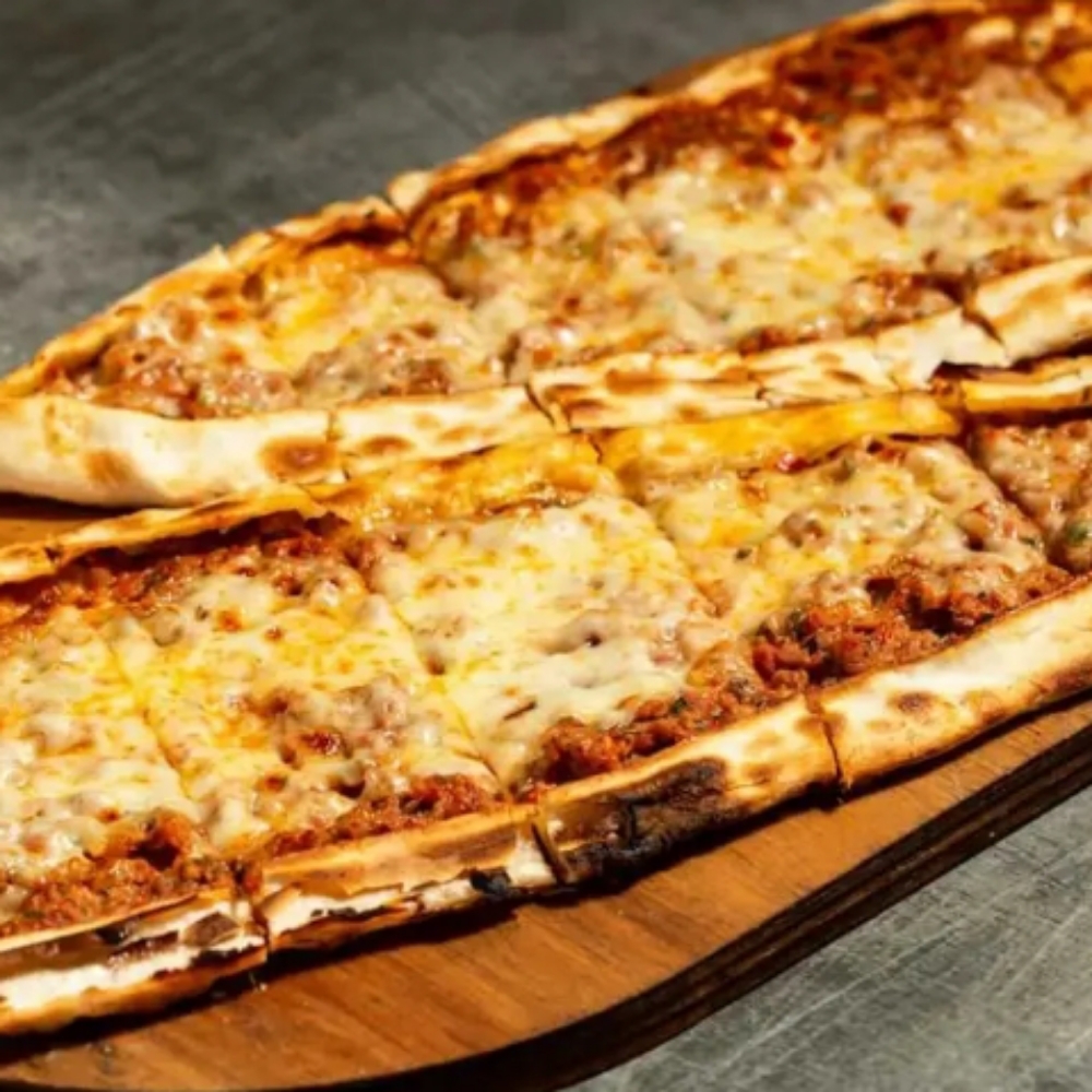 Kıymalı Yumurtalı Pide