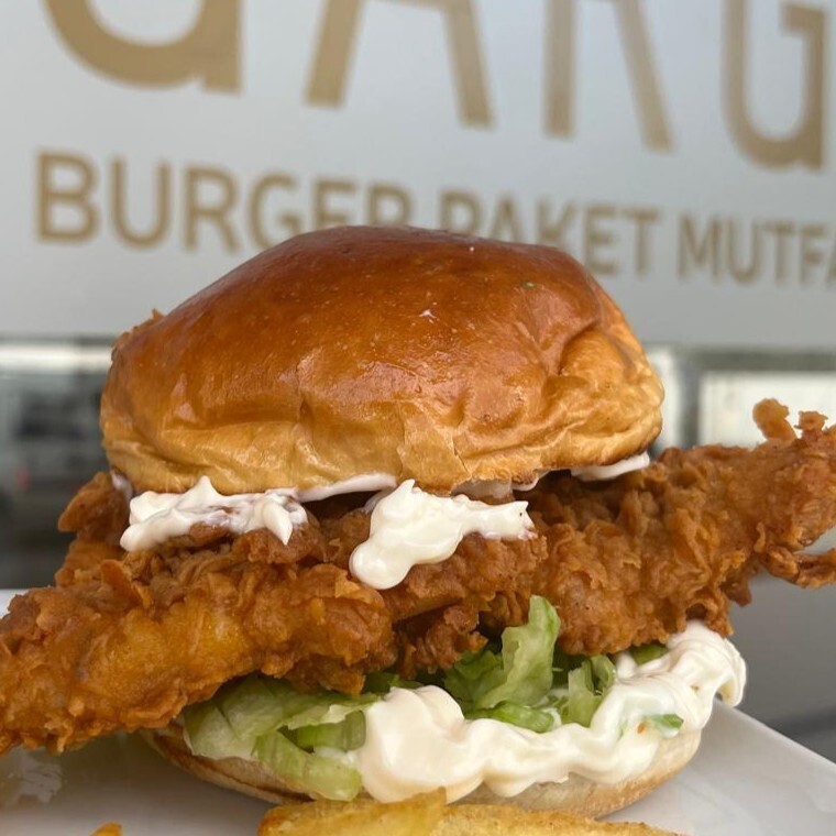 Patatessiz Sarımsaklı Tavuk Burger