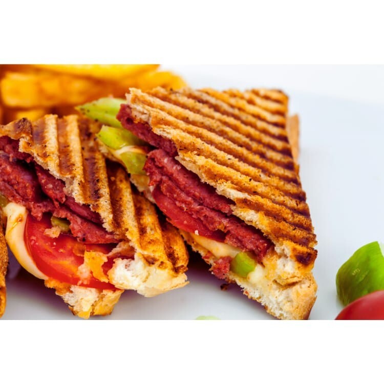 Ayvalık Ekmeğine Sucuklu Tost