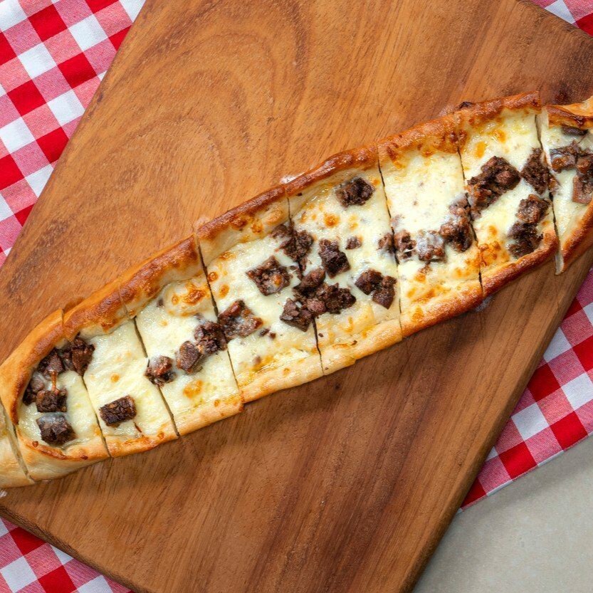 Kavurma Kaşarlı Pide