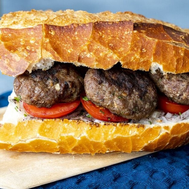 Köfte Yarım Ekmek