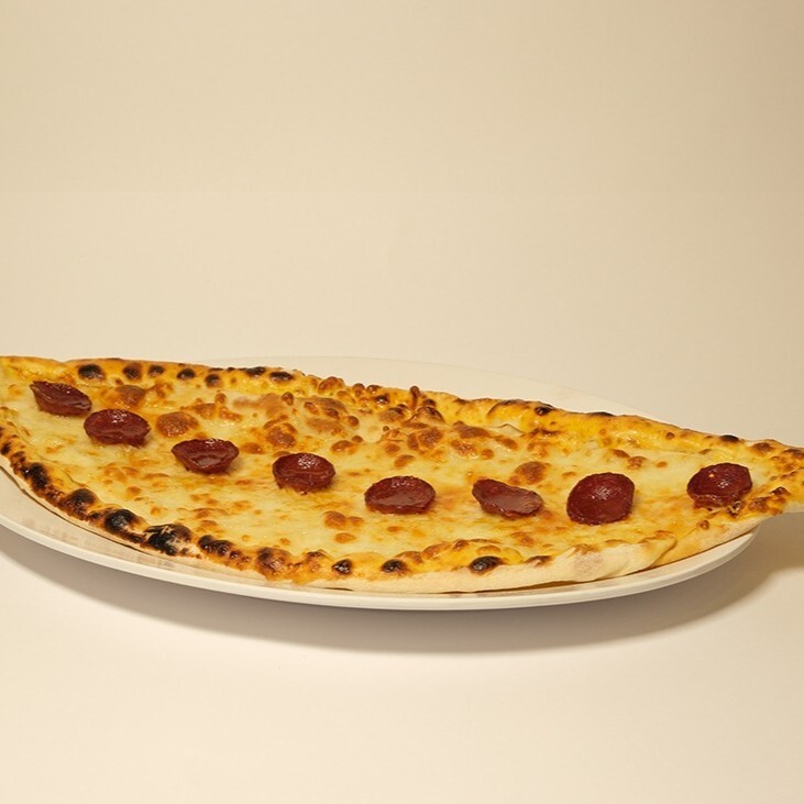 Sucuklu Kaşarlı Pide