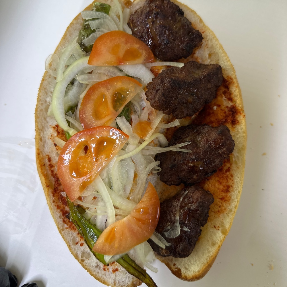 Yarım Ekmek Arası Köfte