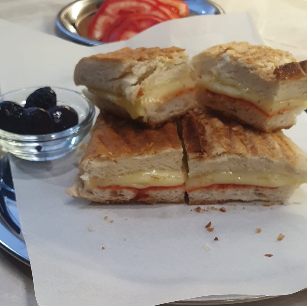 Yarım Ekmek Kaşarlı Tost