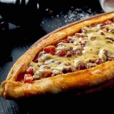 Kavurmalı Kaşarlı Pide