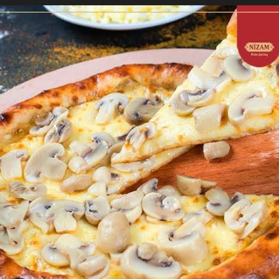 Mantarlı Kaşarlı Pide