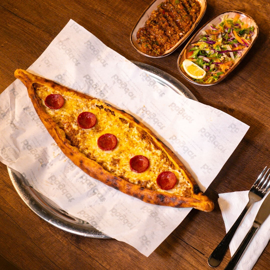 Kaşarlı Sucuklu Pide