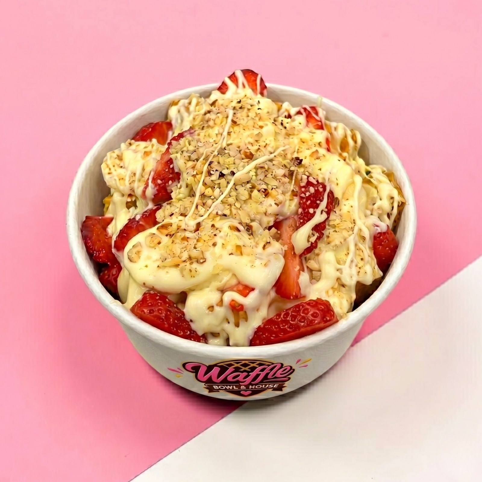 Beyaz Çikolatalı Çilekli Waffle Bowl (Büyük)