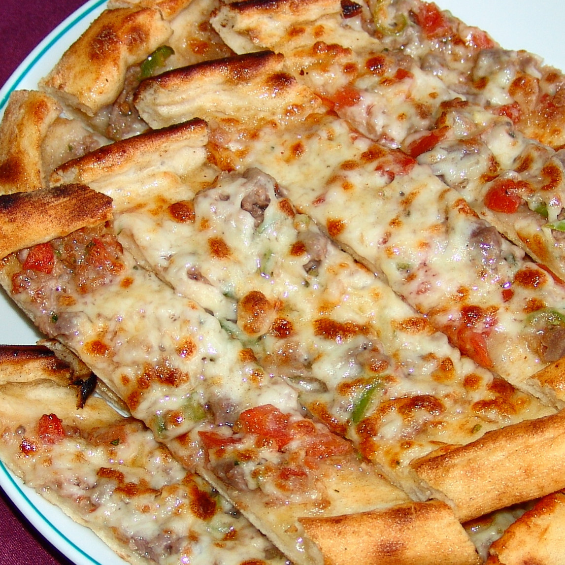 Kuşbaşılı Kaşarlı Pide
