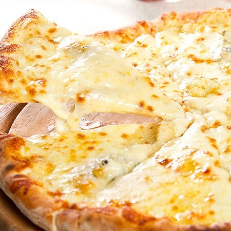İnce Kenarlı Orta Boy Peynirli Pizza ve 200 ml. Kola Turka