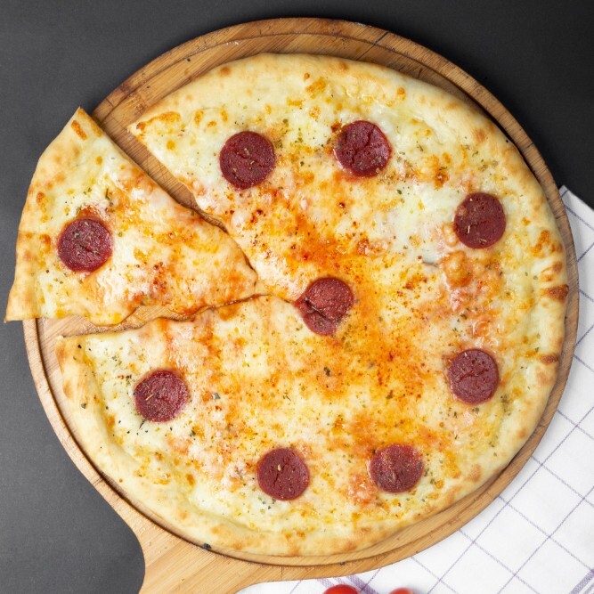 Kaşarlı Sucuklu Pizza