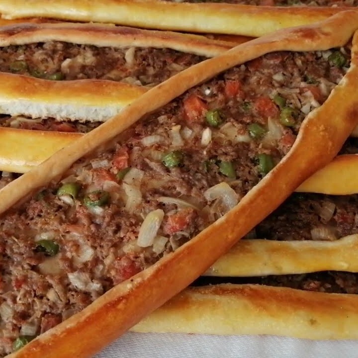 Kuşbaşılı Kaşarlı Pide