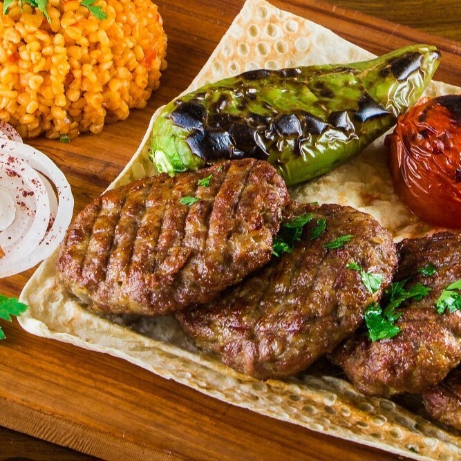 Özel Çekim Kıyma ile Izgara Köz Köfte İsli Özel Köfte (1 Kg) Izgara Köfte Pir Hasan VIP