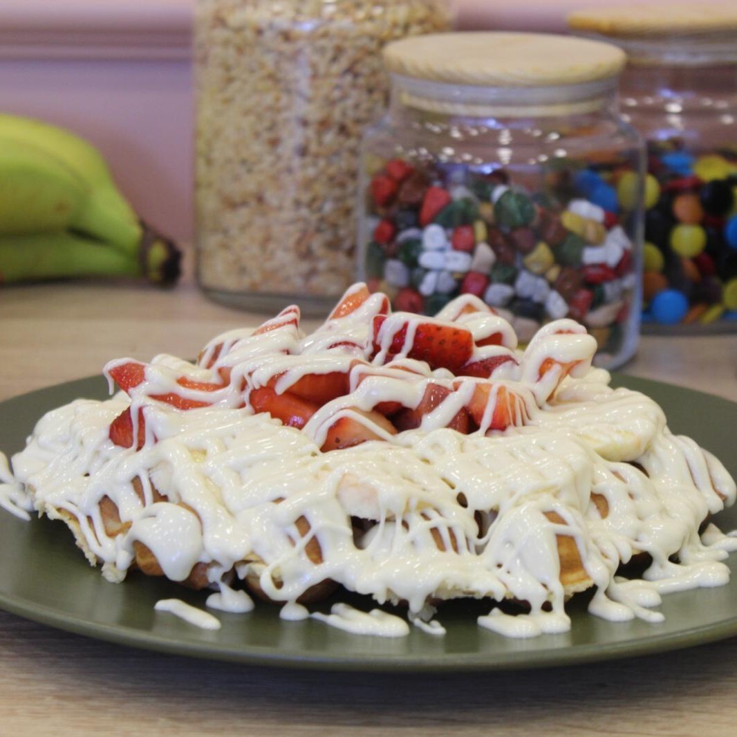 Beyaz Çikolatalı Muzlu Çilekli Waffle( Bubble Hamur)