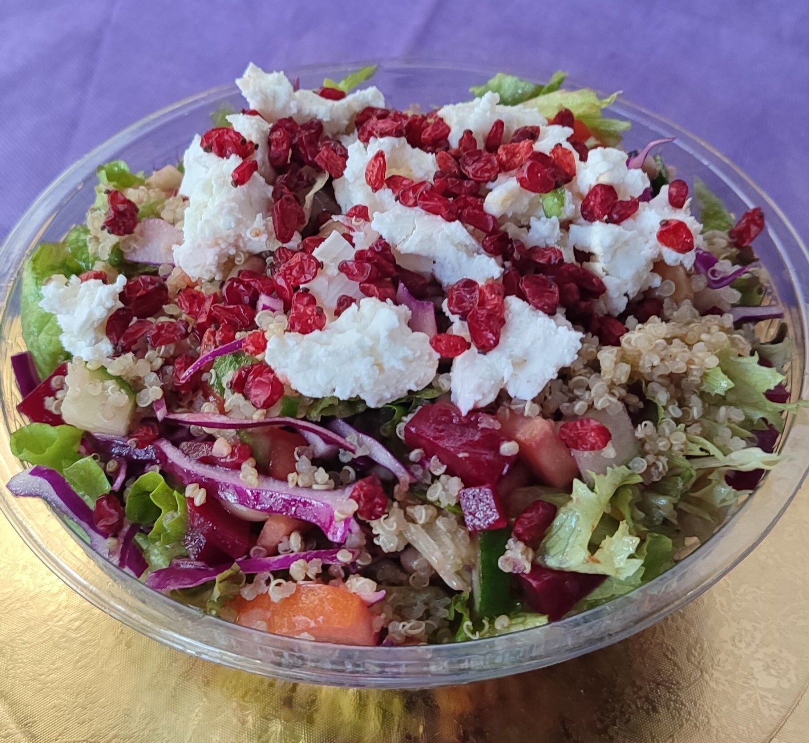 Chia Tohumlu Kinoa Salatası