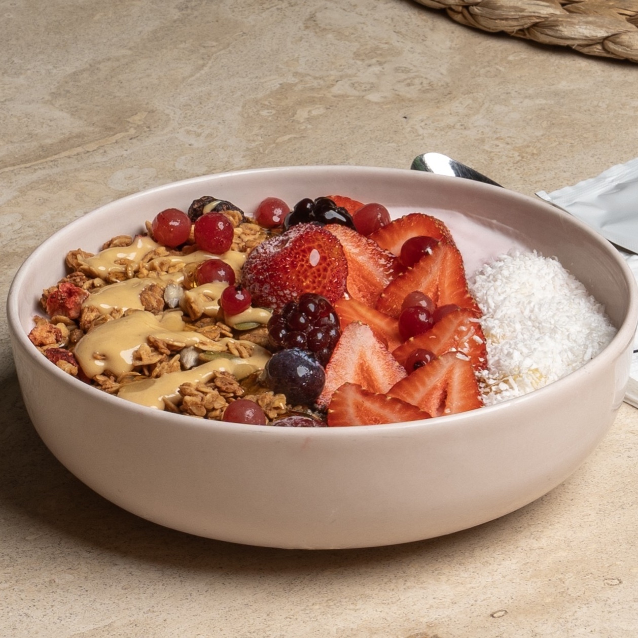 Orman Meyveli Granola Bowl